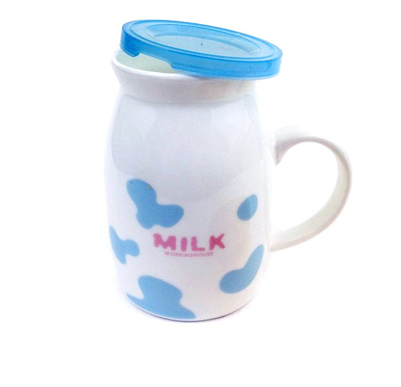 Молочник «Milk» Молочник Milk красивое керамическое изделие для молока или сливок. Молочник элегантно смотрится на кухне, а с его помощью удобно наливать молоко. Вы всегда увидите какое количество у вас осталось. Такой молочник можно подарить домохозяйке.